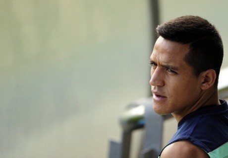 Dirumorkan Jadi Incaran Napoli, Sanchez Tak Dijual Barca