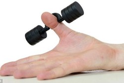 Barbel Imut Ini Diciptakan Khusus untuk Melatih Otot Jempol