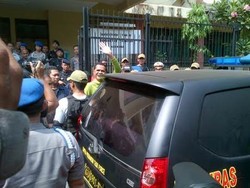  Dibawa ke Polres Jakbar, Hercules Dikawal 6 Mobil dan 20 Motor Polisi