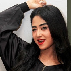 Tak Selamanya Bisa Goyang, Dewi Persik Kini Jual Baju di Tanah Abang