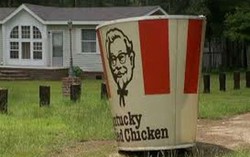 Temukan Ember Raksasa KFC Berusia 30 Tahun, Keluarga Ini Dapat Fried Chicken Gratis