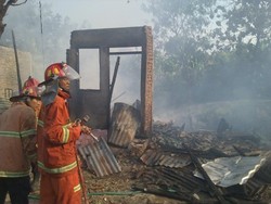 Ditinggal Mudik, Rumah di Belakang Pasar Gayamsari Semarang Terbakar