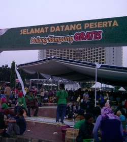 Molor Setengah Hari, Bus Mudik Gratis Mulai Tiba di Senayan 