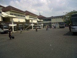 Terjebak Macet, Bus-bus Tujuan Yogya Telat 6 Jam