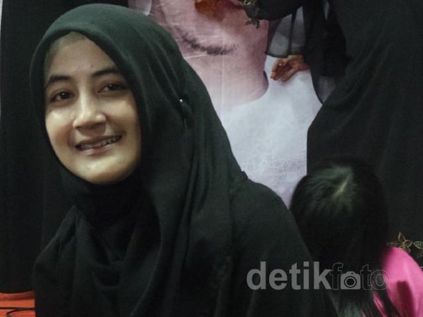 Pipik Gelar 100 Hari Kepergian Uje