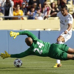 Kalahkan Everton, Madrid Tunggu Lawan di Final