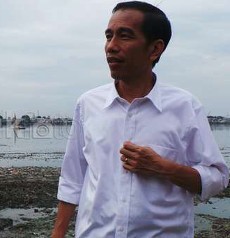 Bagikan Zakat Mal di Tambora, Jokowi Hampir Kecopetan