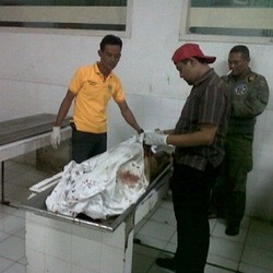 Sadis! Wanita Cantik Tewas Dibacok dan Diseret Motor di Bandung