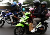Bocah-bocah Penantang Maut di Jalur Pantura