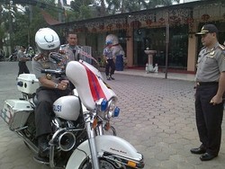 Naik Moge, Wakapolri Oegroseno Datangi Vihara Ekayana