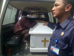 Jenazah Sisca Dibawa ke Rumah Duka, Keluarga Enggan Bicara