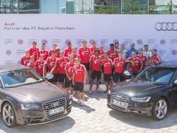 Pemain, Pelatih & Official Bayern Munchen Dapat Mobil Audi