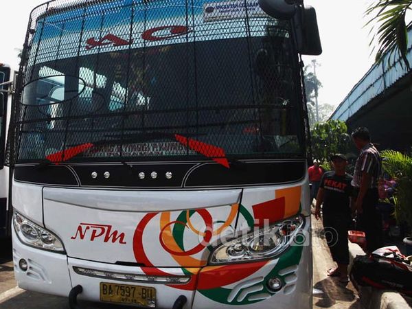 Bus NPM Pasang Jaring Besi Hindari Lemparan Batu