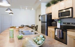 Dapur Kotor dan Berantakan? Bersihkan dengan Cara Praktis Ini