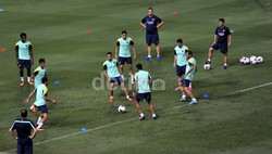 Sesi latihan itu berlangsung kurang lebih satu jam.