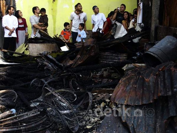 Kebakaran di Jatinegara Tiga Orang Tewas