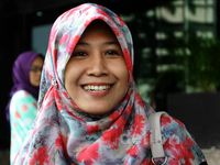 Istri Luthfi Hasan Besuk Suaminya