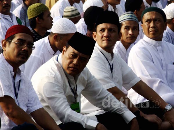 Tahanan KPK Salat Id di LP Cipinang Tahanan KPK Salat Id di LP Cipinang