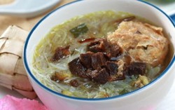 Bosan Makan Opor? Coba 4 Soto Bening Paduan Ketupat Ini