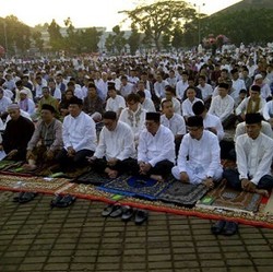 Gubernur dan Wagub Jabar Salat Id di Lapangan Gasibu
