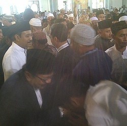  Usai Salat Id, Gubernur Jatim Halal Bihalal di Masjid Al Akbar Surabaya