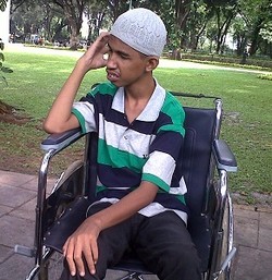 Ingin Ketemu Jokowi, Helmi Bawa Anaknya yang Berkursi Roda