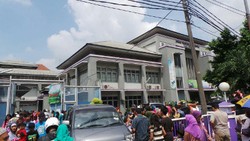Hari Kedua Lebaran LP Cipinang Dipenuhi Penjenguk