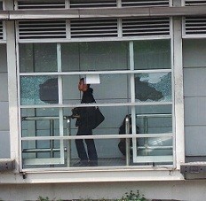 Begini Kondisi Kaca Halte TransJ yang Ditembak