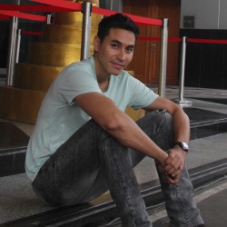 Pembantu Mudik, Darius Sinathrya Kerepotan 