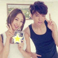 Akrabnya Nicole KARA dan Woohyun di Backstage Konser Infinite