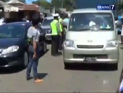 Warga Jakarta dan Pejabat Padati Jalur Puncak