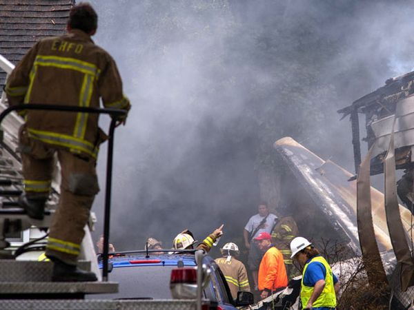 Pesawat Kecil Timpa Rumah di AS