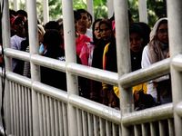 Penumpukan Penumpang di Halte Dukuh Atas