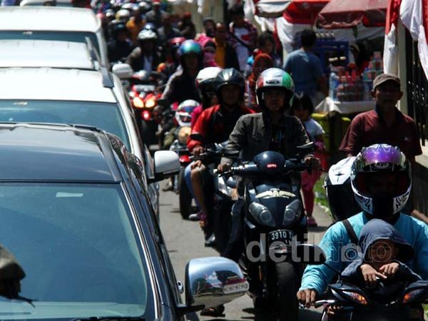 Jalan Menuju Ragunan Macet Parah