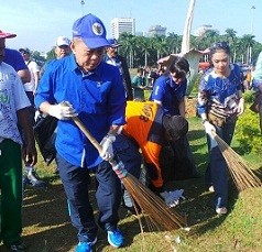 Petinggi Partai Demokrat Bersih-bersih di Monas