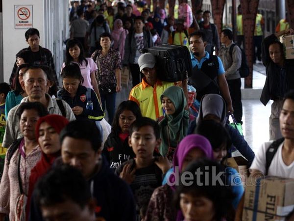 Arus Balik di Stasiun Senen Mulai Terlihat