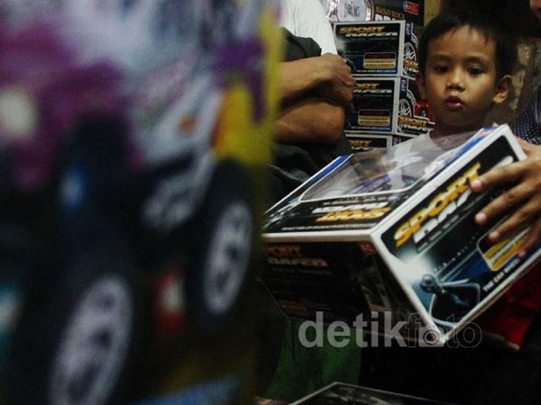 Pasar Gembrong Diserbu Anak-anak
