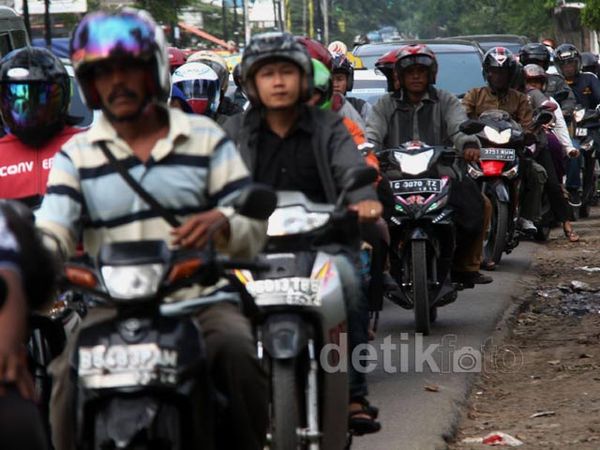 Pemudik Sepeda Motor Mulai Masuki Jakarta