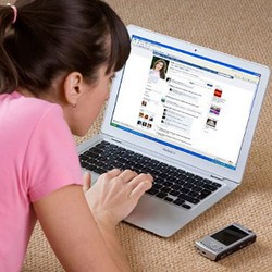 Pramugari Dipecat Gara-gara Facebook