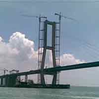 Puluhan Ribu Motor Penuhi Suramadu Saat Arus Balik