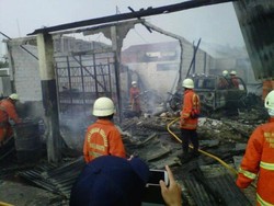 Bengkel Mobil Dilalap Api di Cilandak, Kerugian Ratusan Juta