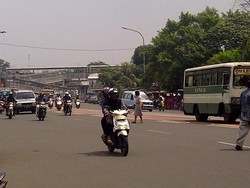PKL Ditertibkan, Arus Lalu Lintas di Jatinegara Lancar