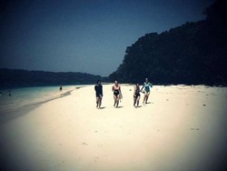 Jalan-jalan ke Rumah Badak di Pulau Peucang