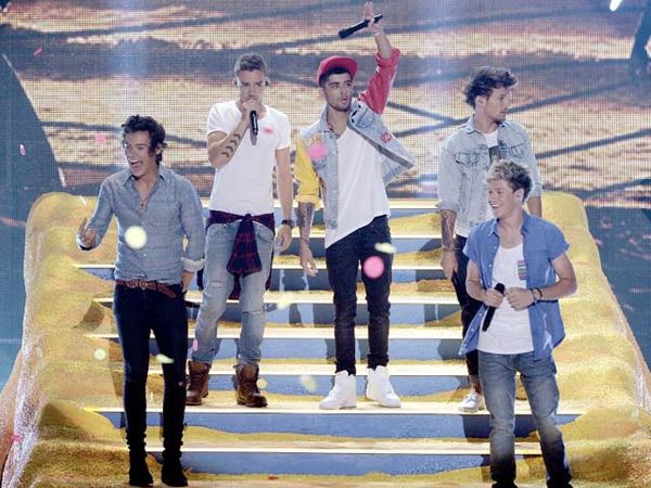 Aksi Para Musisi di Panggung Teen Choice Awards 2013