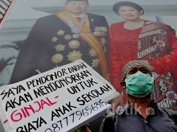 Dwi Waryono Jajakan Ginjal di Bundaran HI