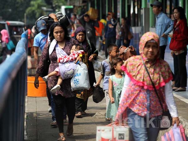 Terminal Kampung Rambutan Masih Sepi