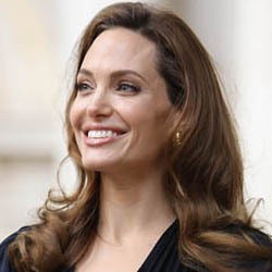 Pakai Kostum Film Maleficent, Angelina Jolie Bikin Takut Anak-anak 
