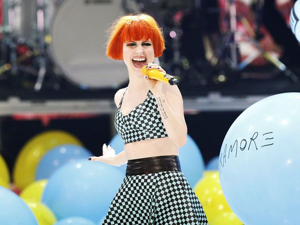 Rambut Pendek dan Berponi Hayley Williams