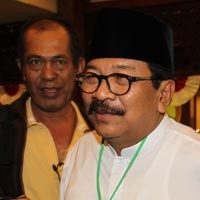 Pakde Karwo: Yang Lain Cerai, Saya dan Gus Ipul Makin Kayak Perangko