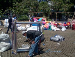 PKL Tumpah Ruah di Masjid Agung Bandung, Ini Langkah Satpol PP